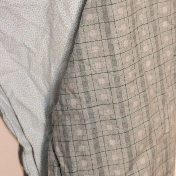 Reversible blue patterned apron, over the head strap and tie waist strings, - Picture 4 of 4